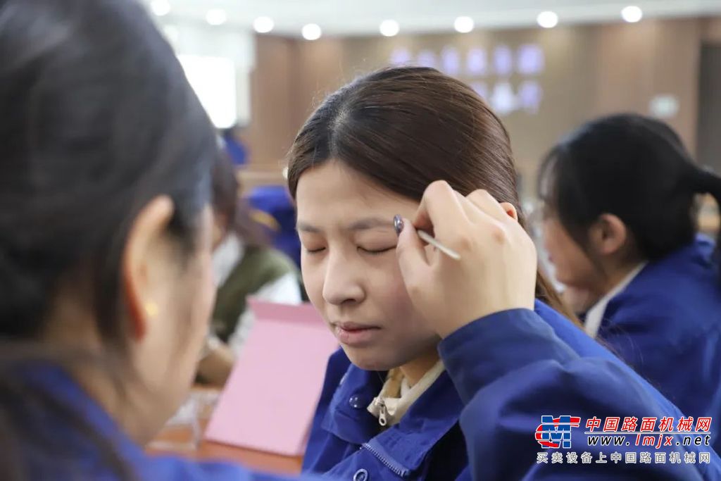	在企业变革转型浪潮中