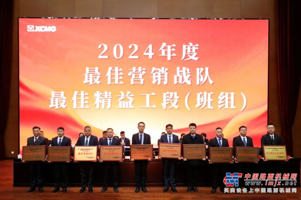 杨东升强调劳动光荣、技能宝贵、创造伟大