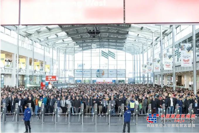 bauma 2025 聚焦气候中和 (Climate Neutrality)、采矿挑战 (Mining Challenge)、替代驱动概念 (Alternative Drive Concepts)、网络化建筑 (Networked Construction)、可持续建筑 (Sustainable Construction) 等五大核心主题，将通过bauma Forum、bauma Innovation Award等系列同期活动，为全球工程机械行业的未来发展锚定方向、提供思路。