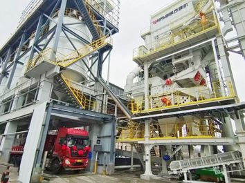 南方路机泾阳建材公司特种机制砂项目正式投产运行
