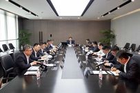 山东重工集团党委理论学习中心组开展集体学习研讨