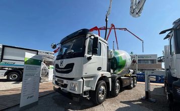 绿色“砼”行！徐工新能源搅拌车亮相德国宝马展Bauma 2025