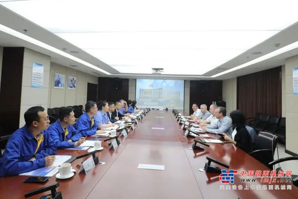 海外客户来陕建机股份参观考察
