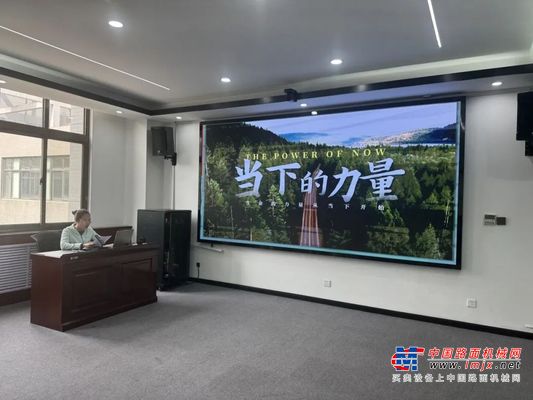 中交西筑：路面工程分公司团总支开展“书香伴我行，匠心筑通途”读书分享会