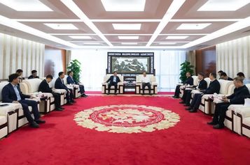 三一重工：向文波与中国华电董事长、党组书记江毅举行会谈
