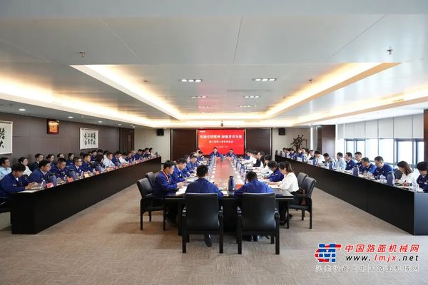 弘揚勞模精神 凝聚青春力量——徐工集團召開勞模與青年座談會