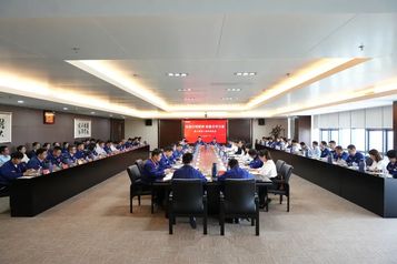弘扬劳模精神 凝聚青春力量——徐工集团召开劳模与青年座谈会