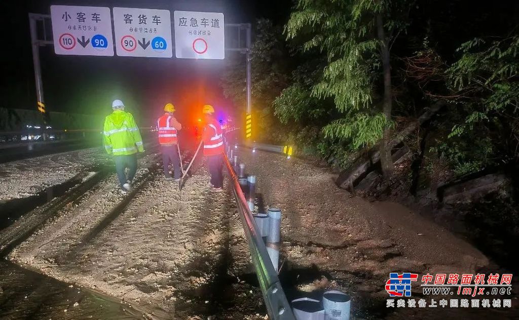 昼夜攻坚保畅通丨山猫滑移装载机鏖战雅西高速