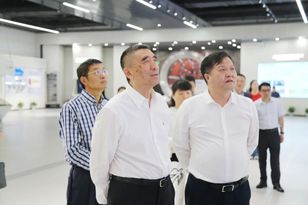 中国机械工业联合会党委书记、会长徐念沙一行到铁建重工调研