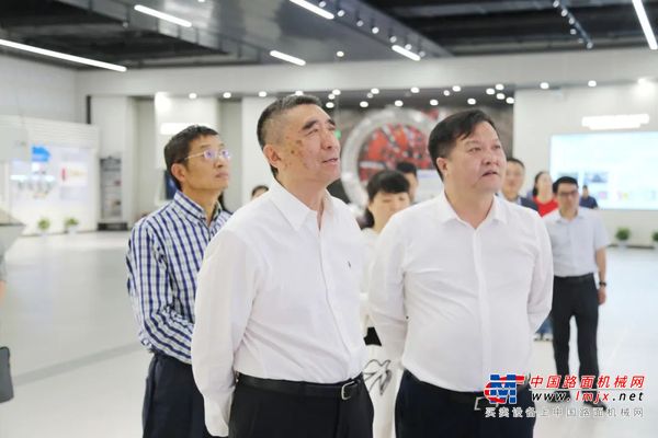 中国机械工业联合会党委书记、会长徐念沙一行到铁建重工调研