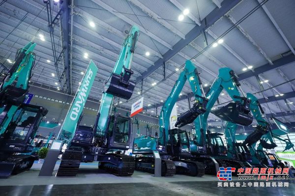 2025 CICEE | 从单一工具迈向多元化解决方案，山河智能呈现非凡挖掘机风采