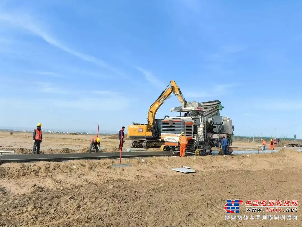 技术应用 | 维特根 SP 25(i) 滑模摊铺助力鄂尔多斯高标准农田项目建设