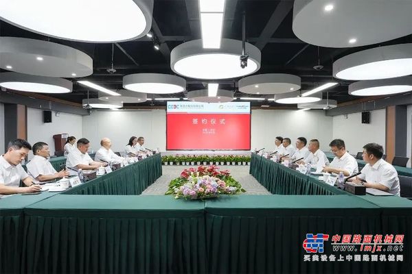 山河智能与易普力公司深化战略合作，共筑混装设备技术转化新标杆