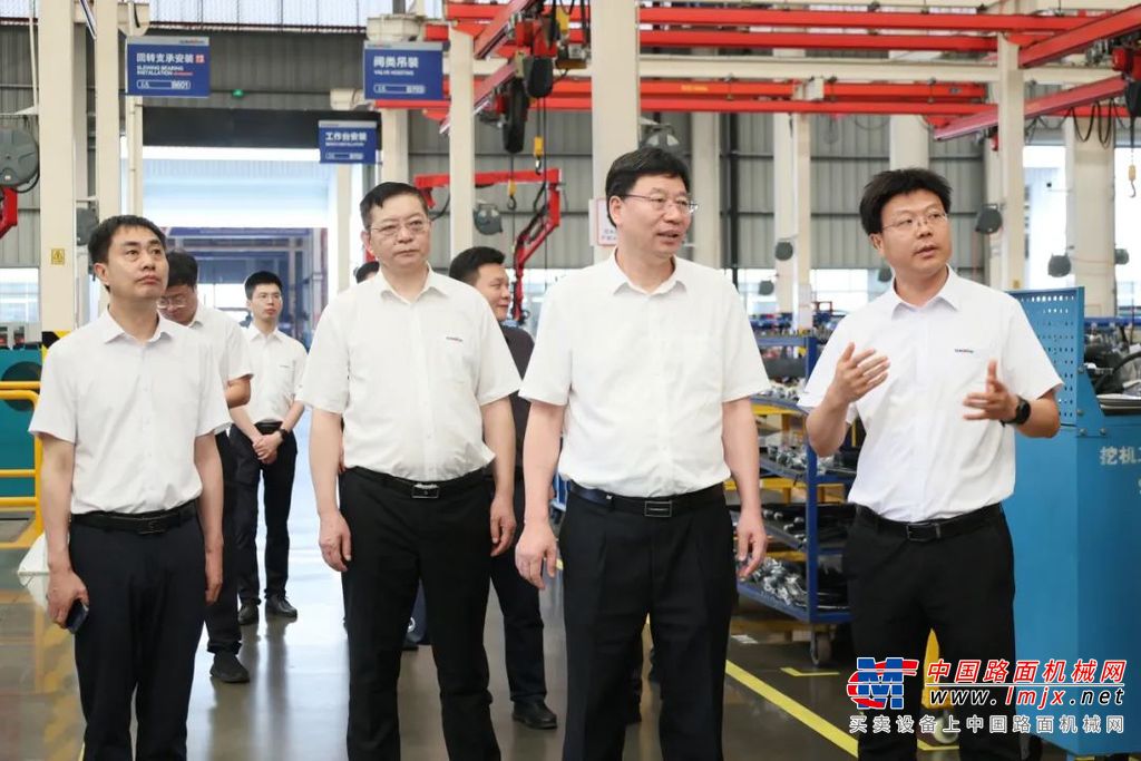 中国工程院院士、中南林业科技大学党委书记吴义强一行到山河智能开展访企拓岗活动