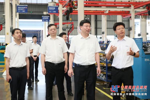 中国工程院院士、中南林业科技大学党委书记吴义强一行到山河智能开展访企拓岗活动