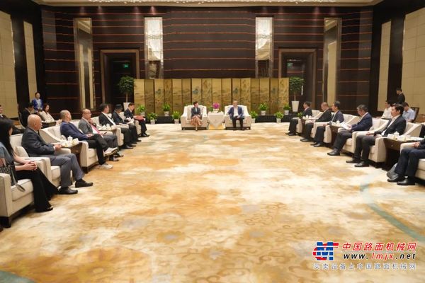 南京市委书记周红波接见施伟斌率领的“香港科技经贸考察团”