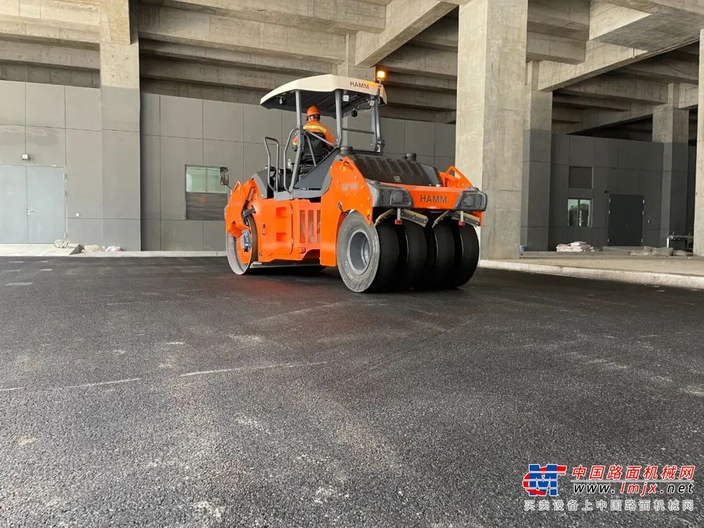 新品汇 | 悍马 HD 98i/118i 压路机：智能操控+高效施工，凭何称“神器”？