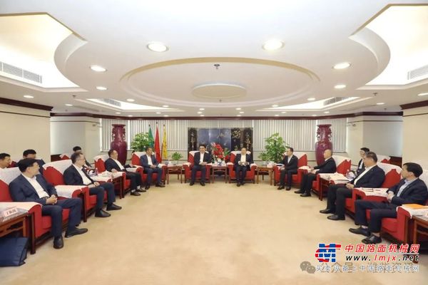 满慎刚到澳门南光集团参观交流