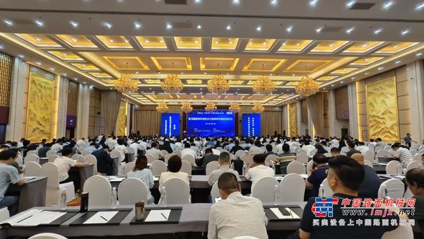 群峰受邀参加中国固废利用交流大会，共同探索绿色建筑新未来