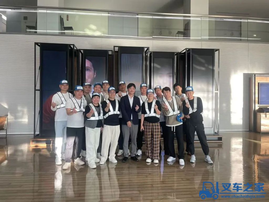 他们说：“原来丰田叉车是这样炼成的！”