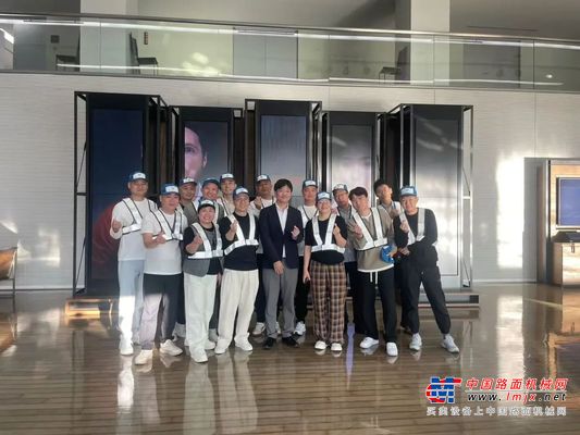 他们说：“原来丰田叉车是这样炼成的！”