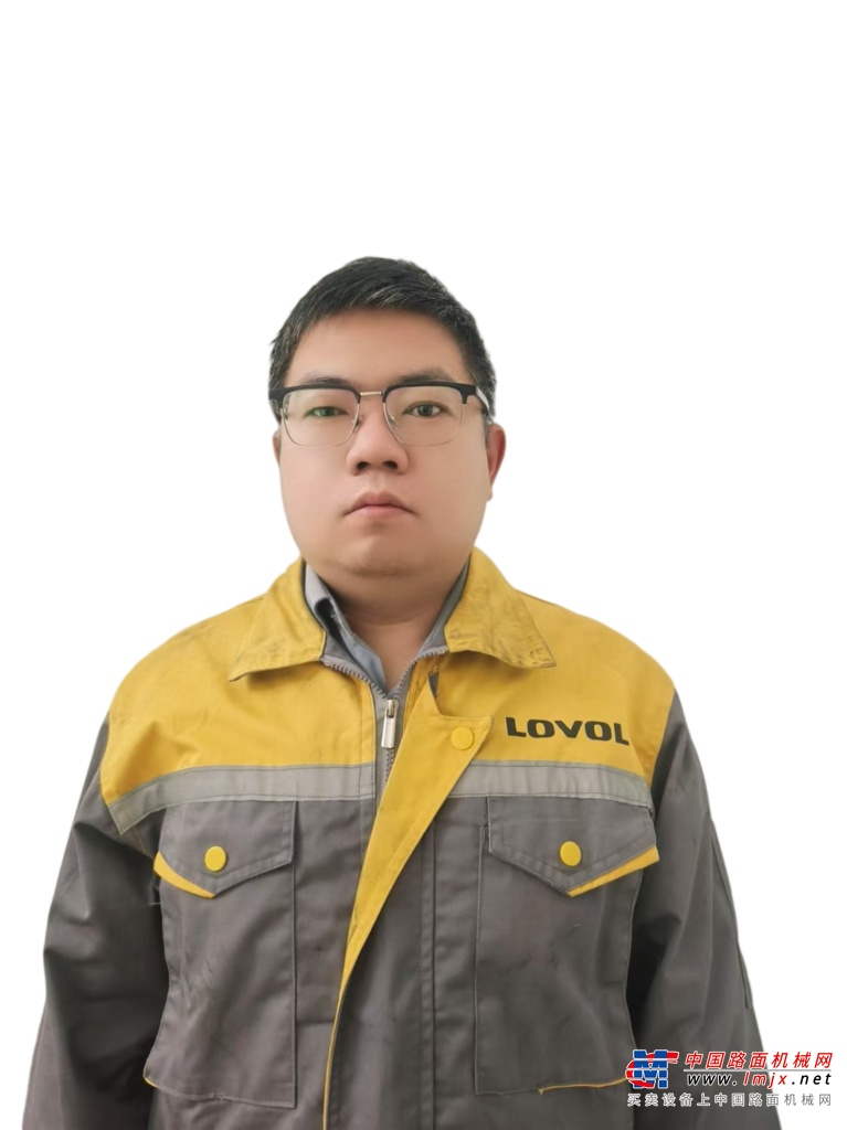 雷沃重工服务感动人物 | 以技术之名，行服务之实，致敬我们身边的钢铁巨匠 