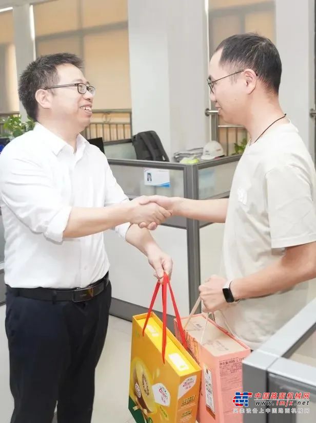智慧·绿色·延伸人类力量 | 柳工推土机闪耀第五届柳工5.28全球客户节