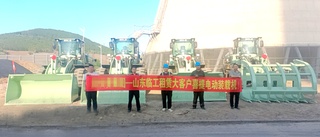 山东临工13台L956HEV定制电装交付生物质发电企业，开启绿色租赁新篇章