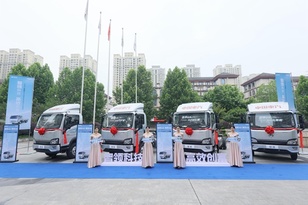 中国重汽HOWO 2025款悍将携硬核科技闪耀重庆，开启西部城配新纪元