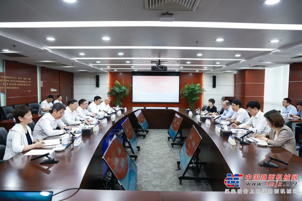 中交集团主要领导与人民日报社社长在中交大厦举行会谈