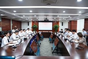 中交集团主要领导与人民日报社社长在中交大厦举行会谈