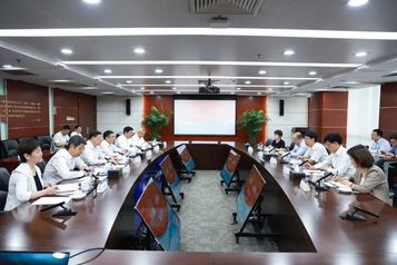 中交集团主要领导与人民日报社社长在中交大厦举行会谈