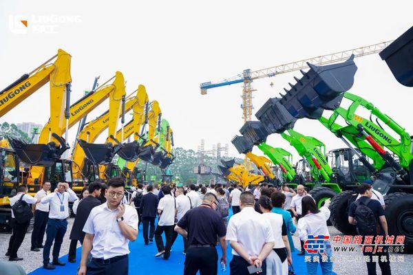 油电双擎驱动行业变革，柳工挖掘机5·28客户节回顾辉煌，展望智慧生态新征程