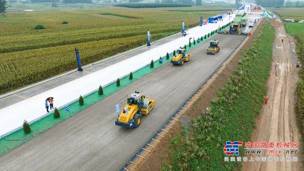十六年匠心研发，五千多公里实地验证：徐工智慧施工技术成套道路装备全场景解决方案
