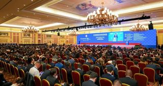 承包商会房秋晨会长会见第16届国际基建论坛嘉宾
