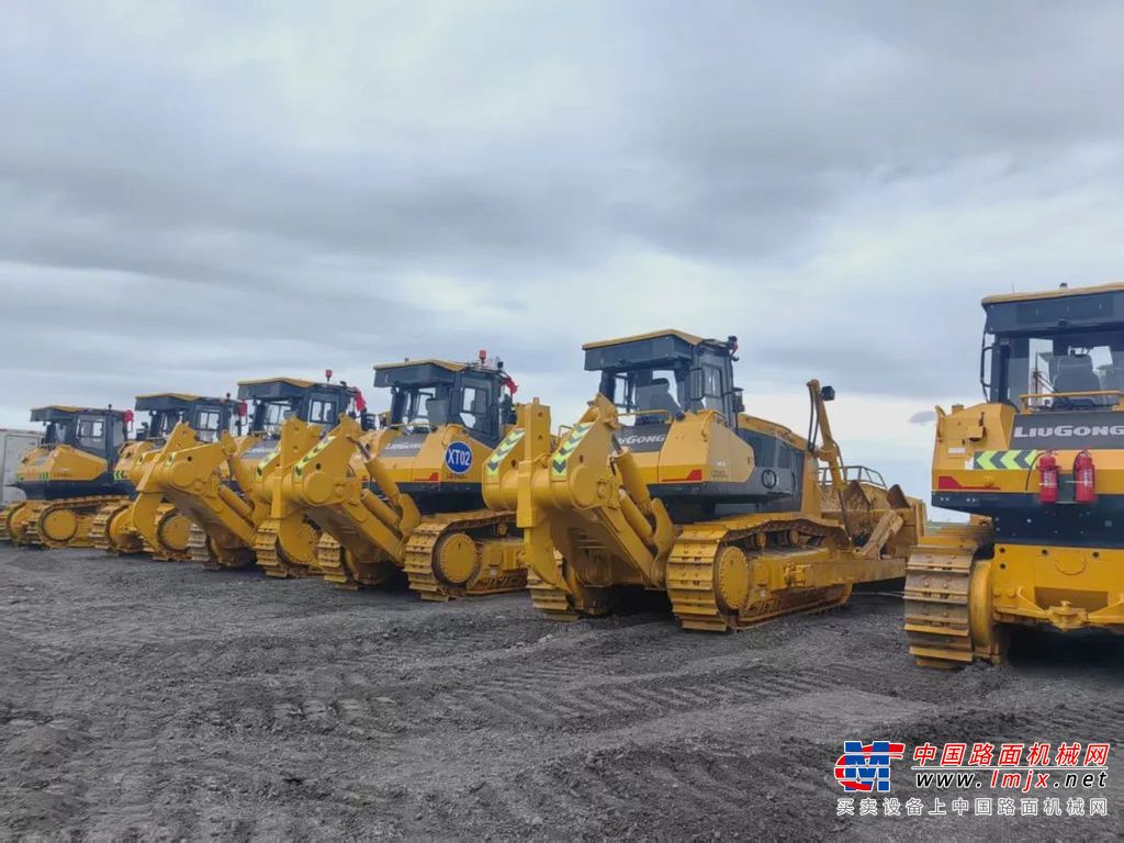 交付！6台柳工LD36DG4推土机扎根内蒙彰显硬核实力