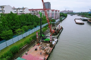 水上护坡显锋芒 泰信旋挖化身“运河保卫员”┃泰信机械多台中小型旋挖钻机船上施工助力运河护坡工程
