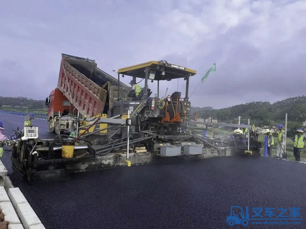 安迈路面设备与沥青搅拌站高效协同，助力横钦高速建设