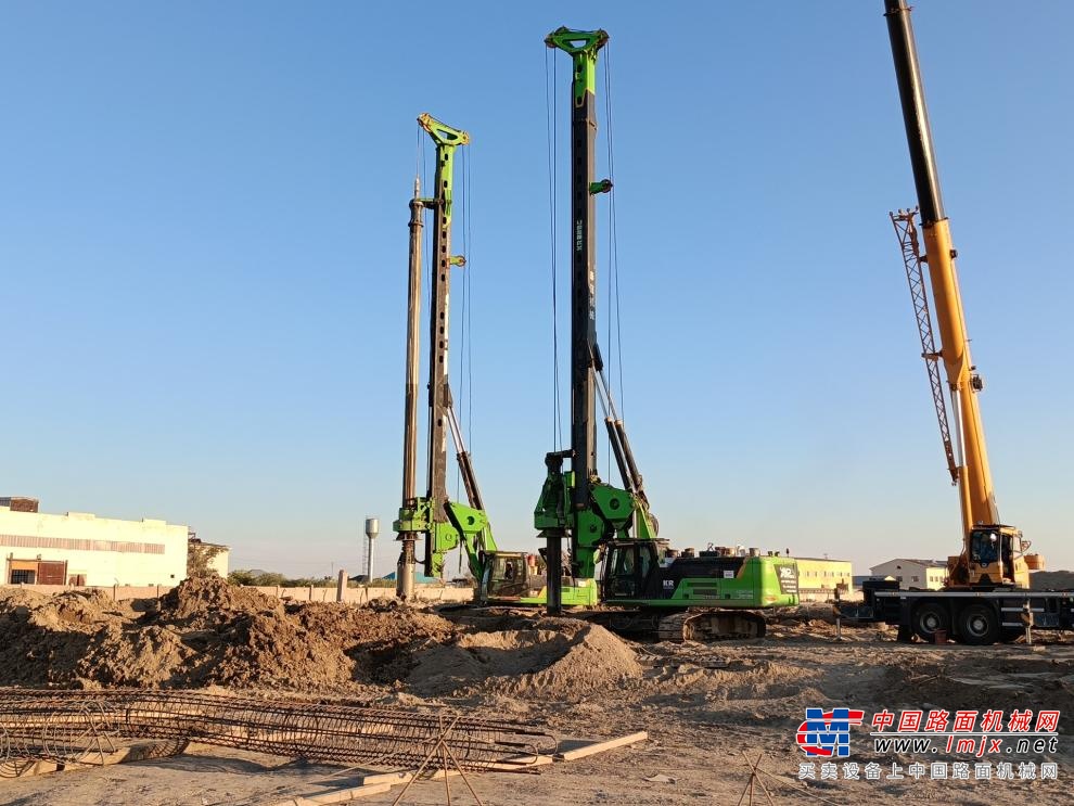 征服密实卵石层 高效施工展实力┃泰信卡特彼勒底盘钻机赋能乌兹别克斯坦最长桥梁建设