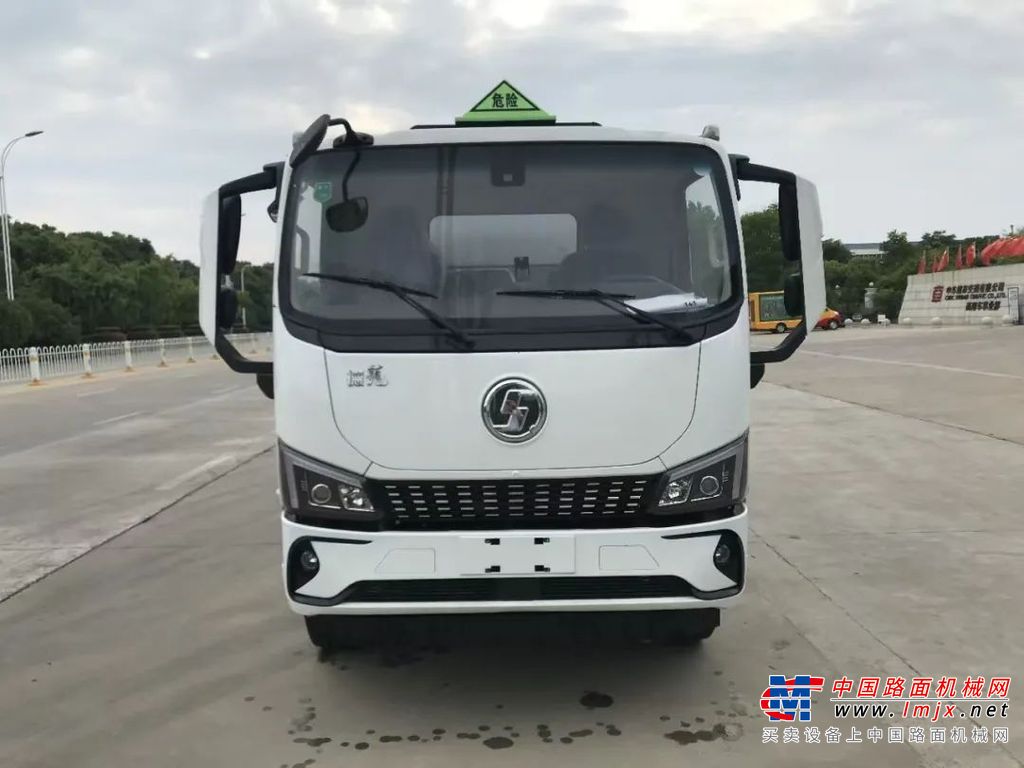 陕汽德龍G300加油车罐体总容量10.2立方