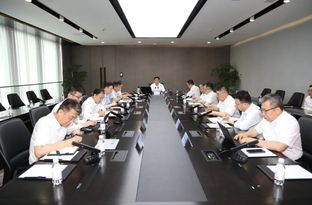 山东重工集团党委理论学习中心组开展专题学习研讨