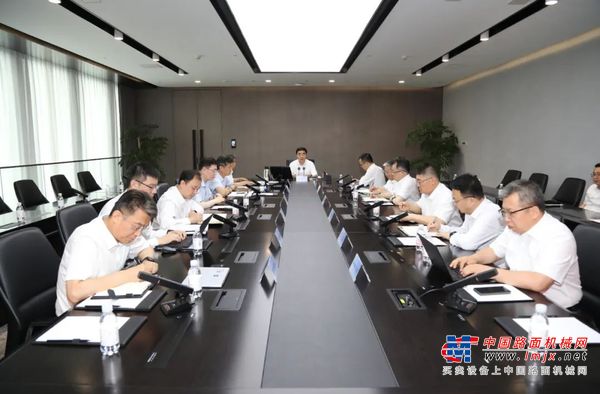 山东重工集团党委理论学习中心组开展专题学习研讨