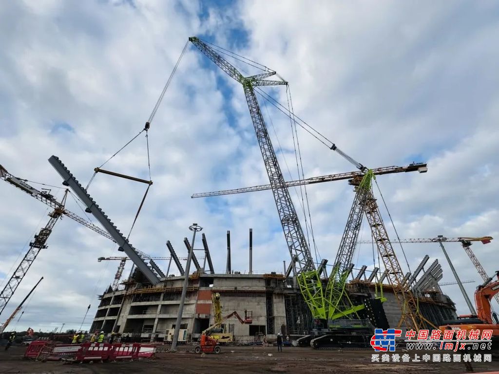 中联重科超大型起重机助力2030年世界杯场馆建设