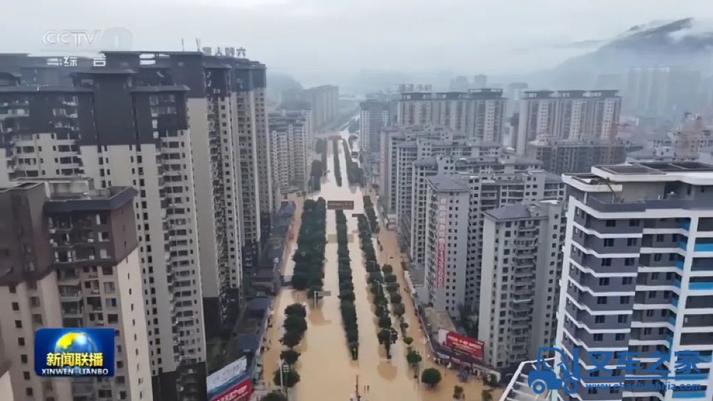 榕江暴雨！徐工平地机奋战抢险一线