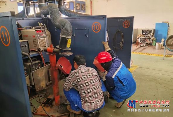 中交西筑六名焊工斩获14项AWS认证证书