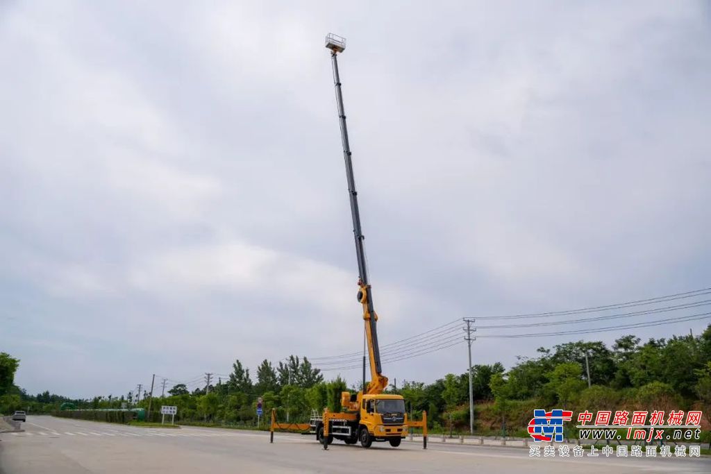 楚胜牌东风天锦45米地面作业车