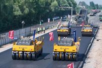 智驭长路，匠心无界｜柳工无人摊压机群首战江苏S422省道