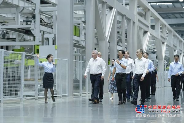 匈牙利国会副主席雅高布·伊什特万在中联重科考察交流