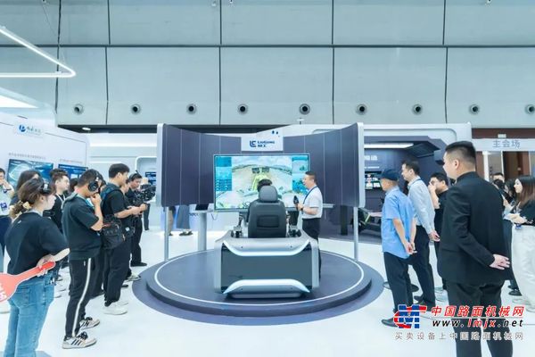 柳工受邀参加飞书无限大会，用“智”打破协作边界！