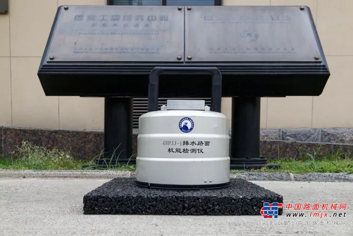 大孔隙排水路面机能检测评价和机能恢复处治技术